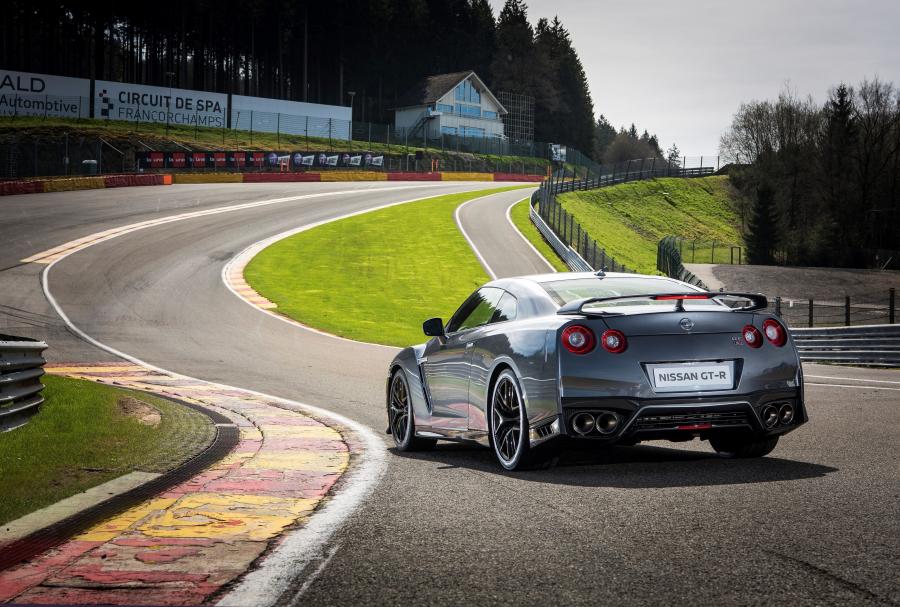  Nissan GT-R 2016 года  (WW) (фото 15 из 40)